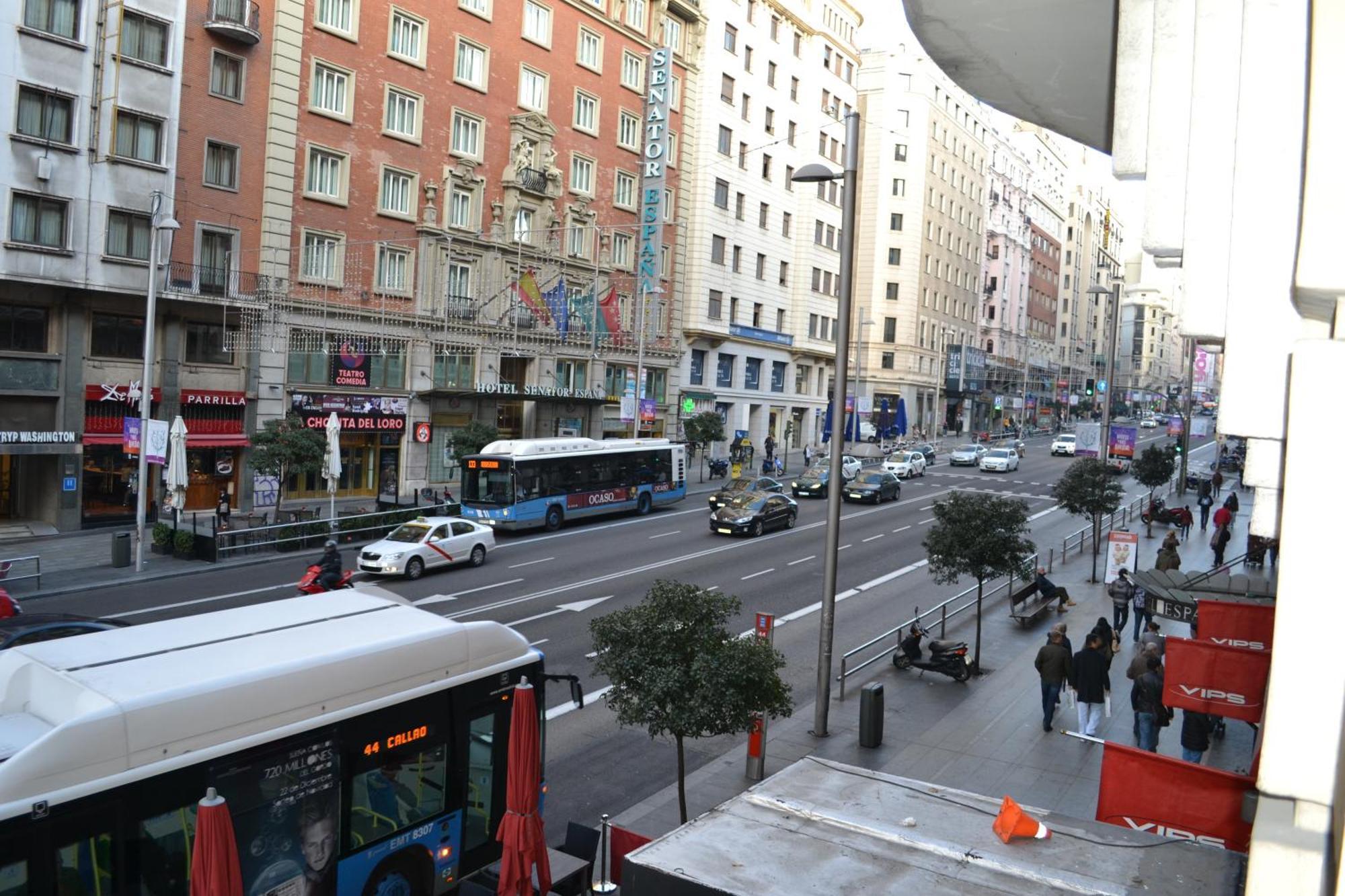 Room Gran Via Apartments Madrid Exterior photo