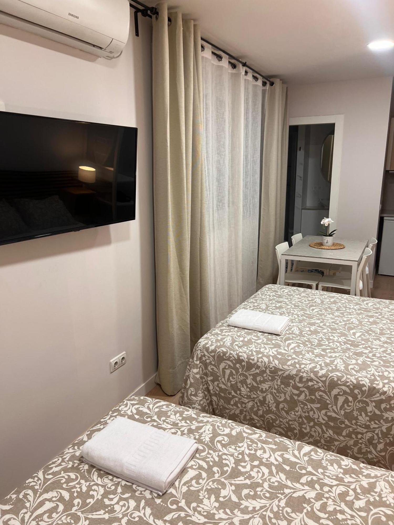 Room Gran Via Apartments Madrid Exterior photo